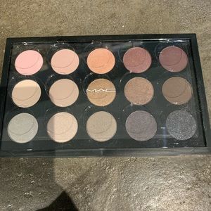 MAC Cosmetics eyeshadow palette